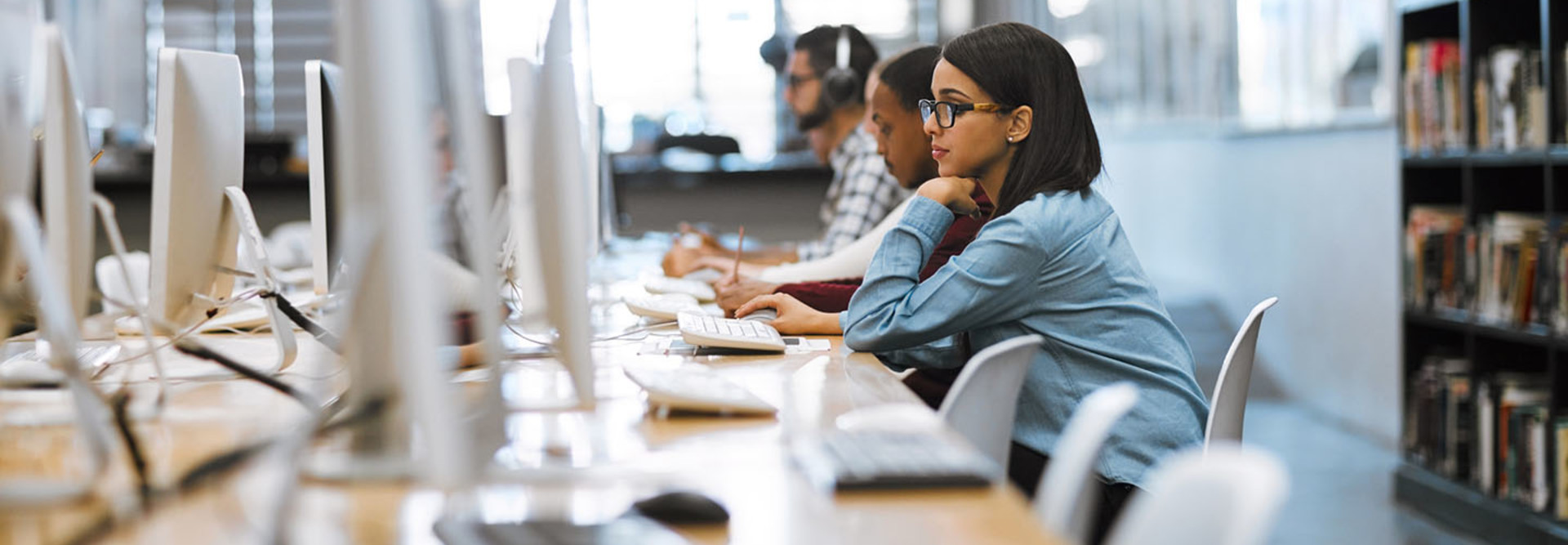 girl in college computer lab