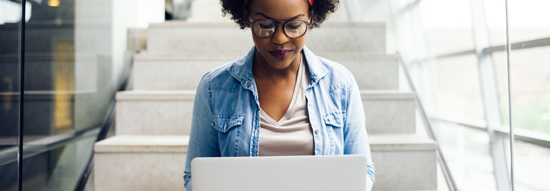Business student works on laptop