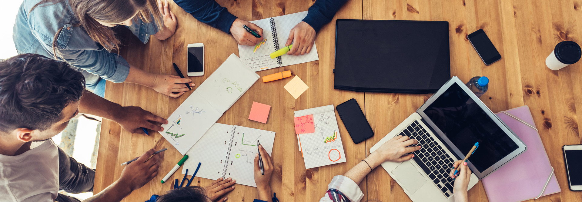 Nontraditional students leverage new technologies to stay engaged in their education. 