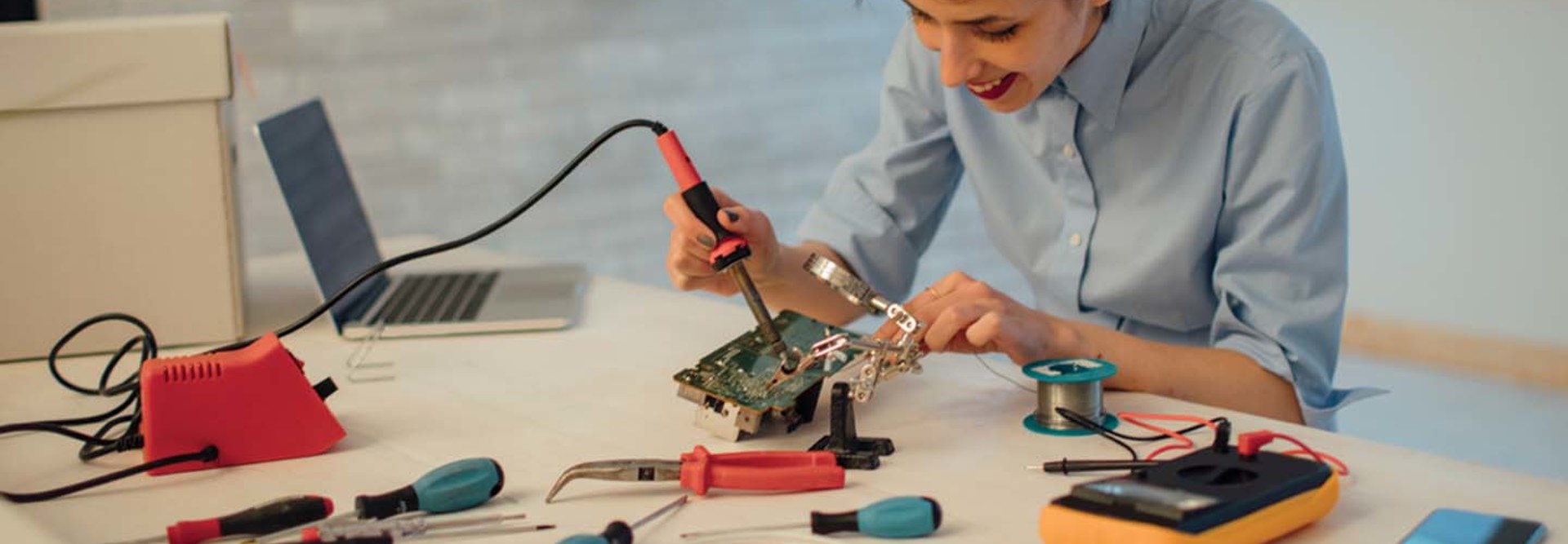 Woman using a virtual lab kit