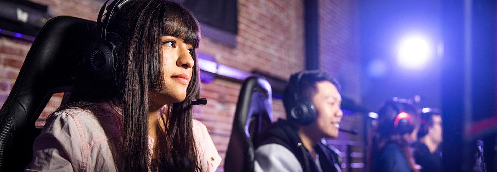 Girl playing esports
