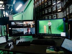 Using a 3D Hologram to Connect with Students During Online Learning