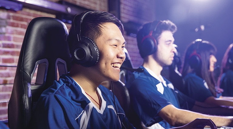 students playing esports