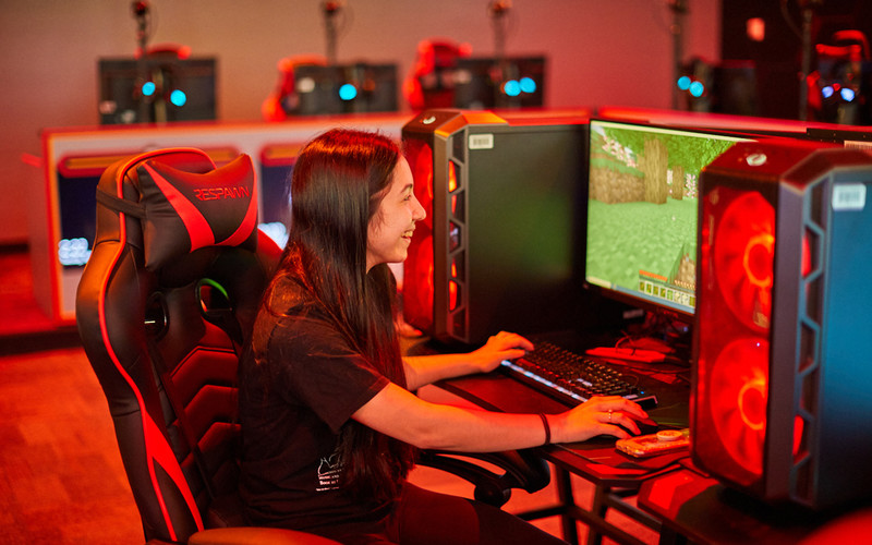 Student esports athlete at Edison Township Public Schools
