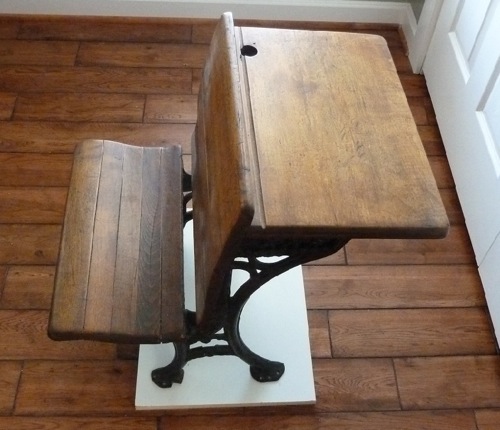 Fashion” school desk in 1881