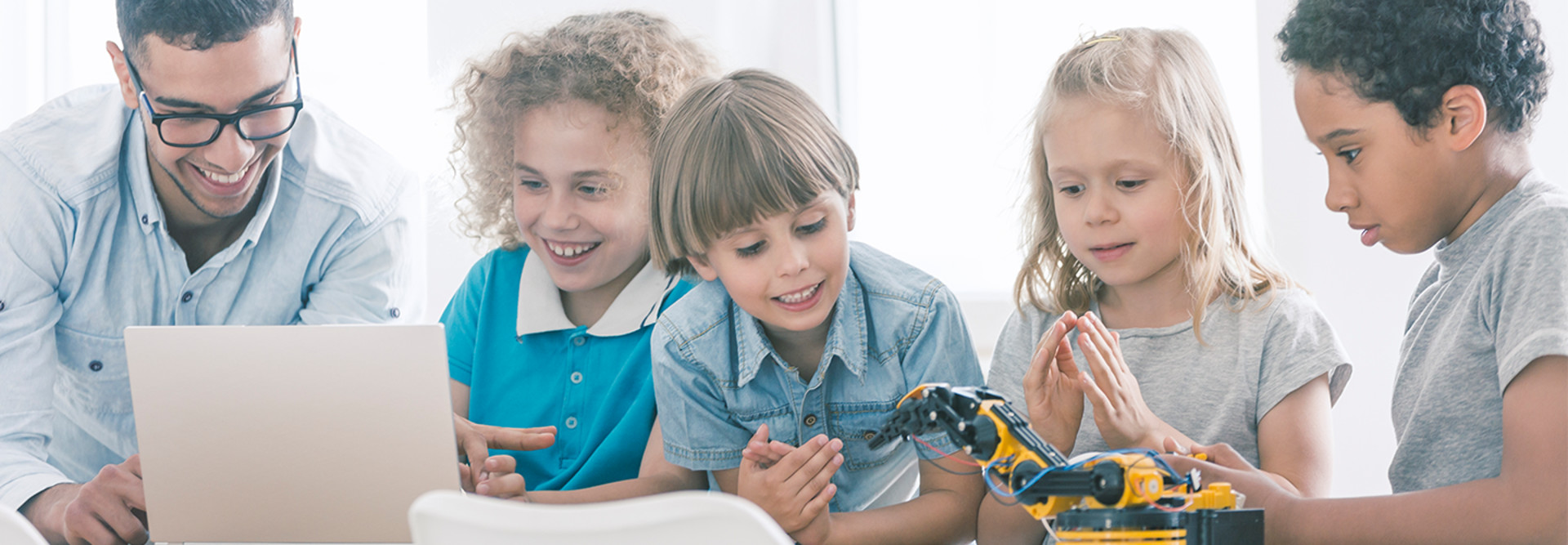Kids with robot and laptop