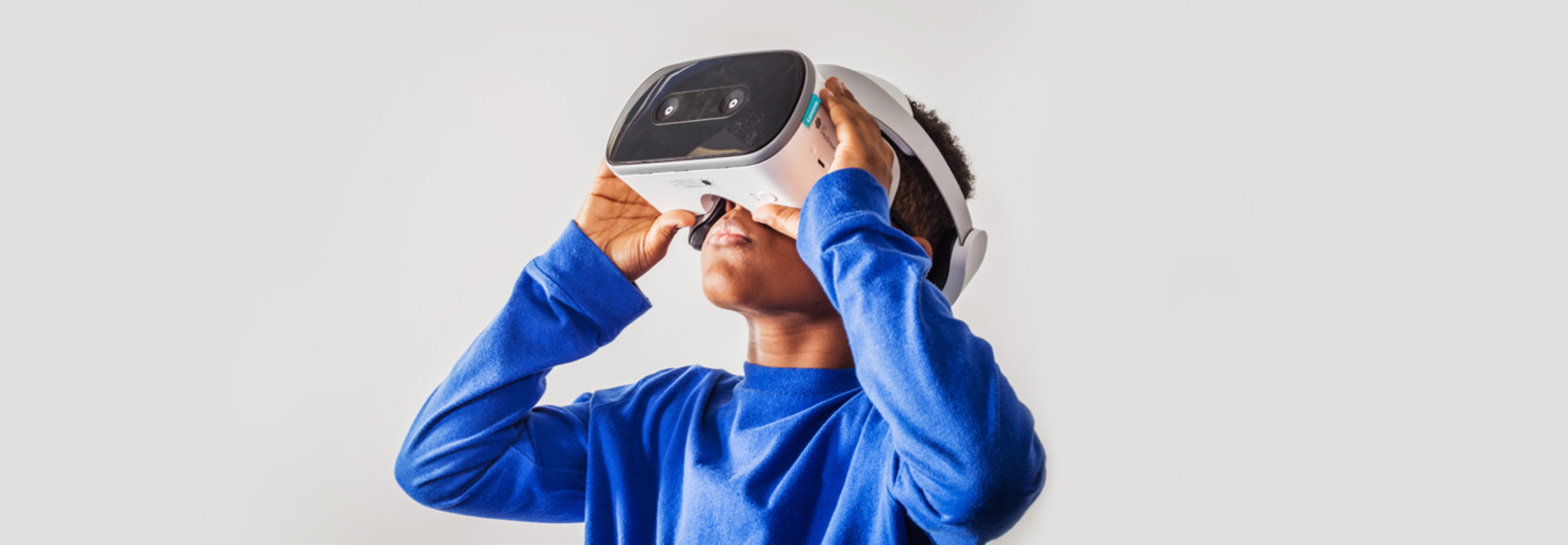 Kid with virtual reality headset
