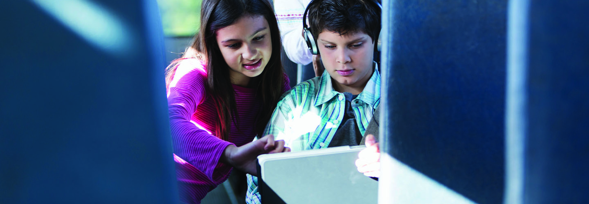 kids looking at ipad