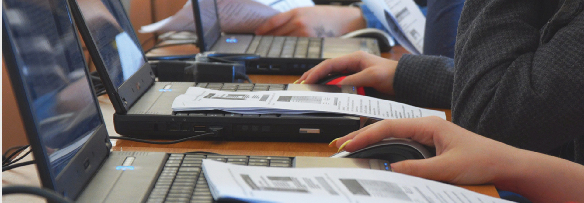 children using laptops