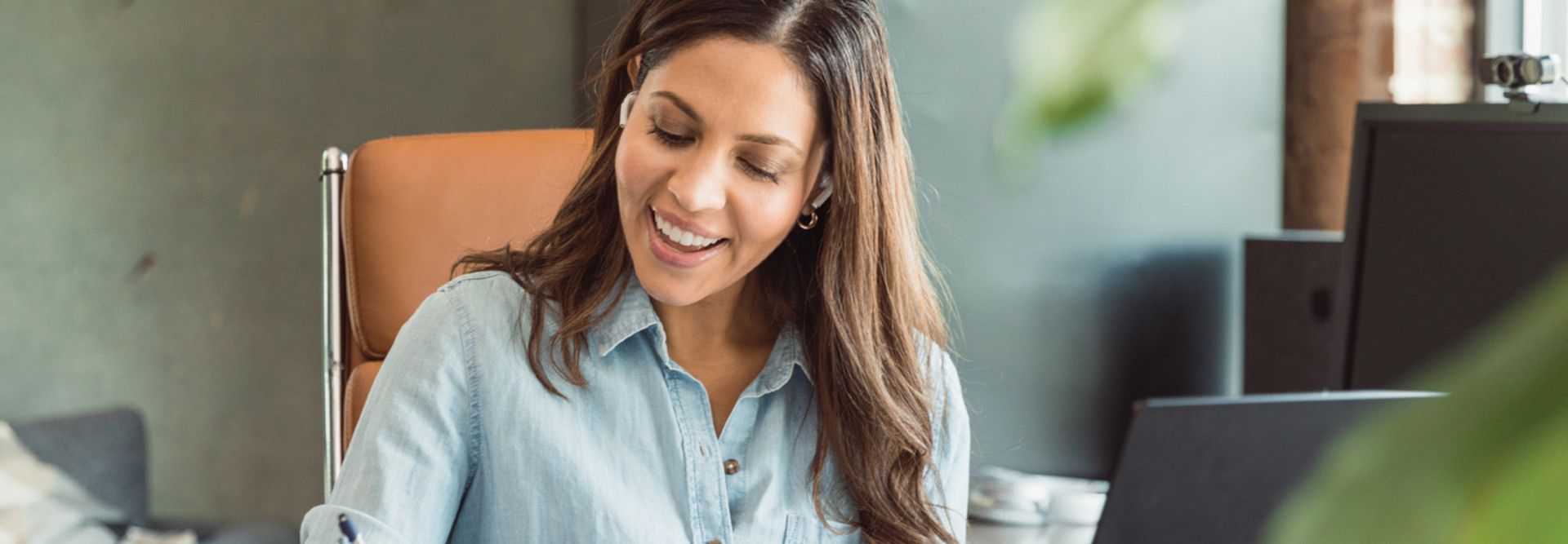 IT woman in leadership role working on laptop