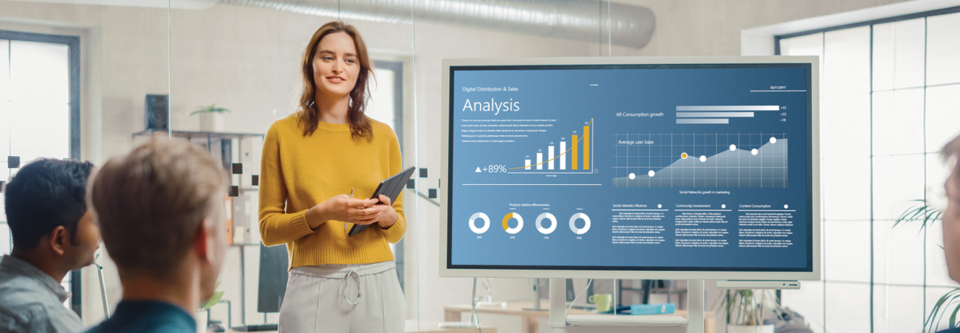 Woman uses data analytics to inform team of IT leaders