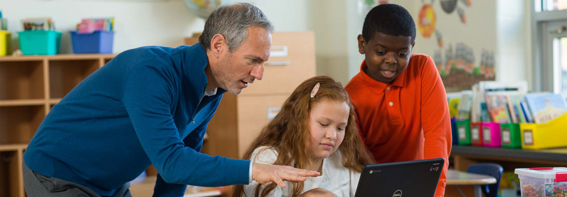 Andrew Zuckerman, CIO, working with students.