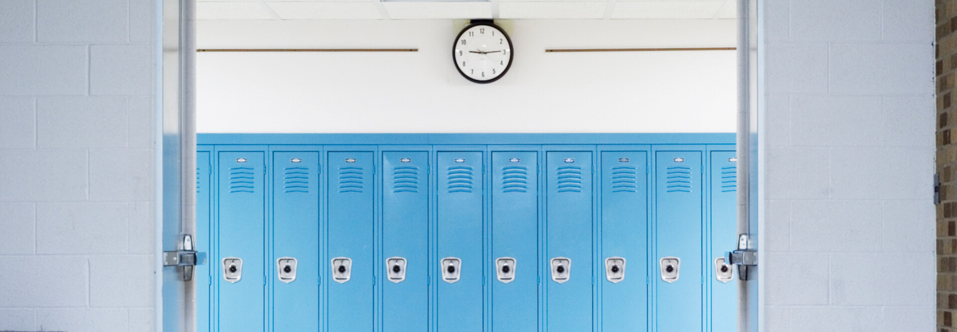 A picture of a school hallway