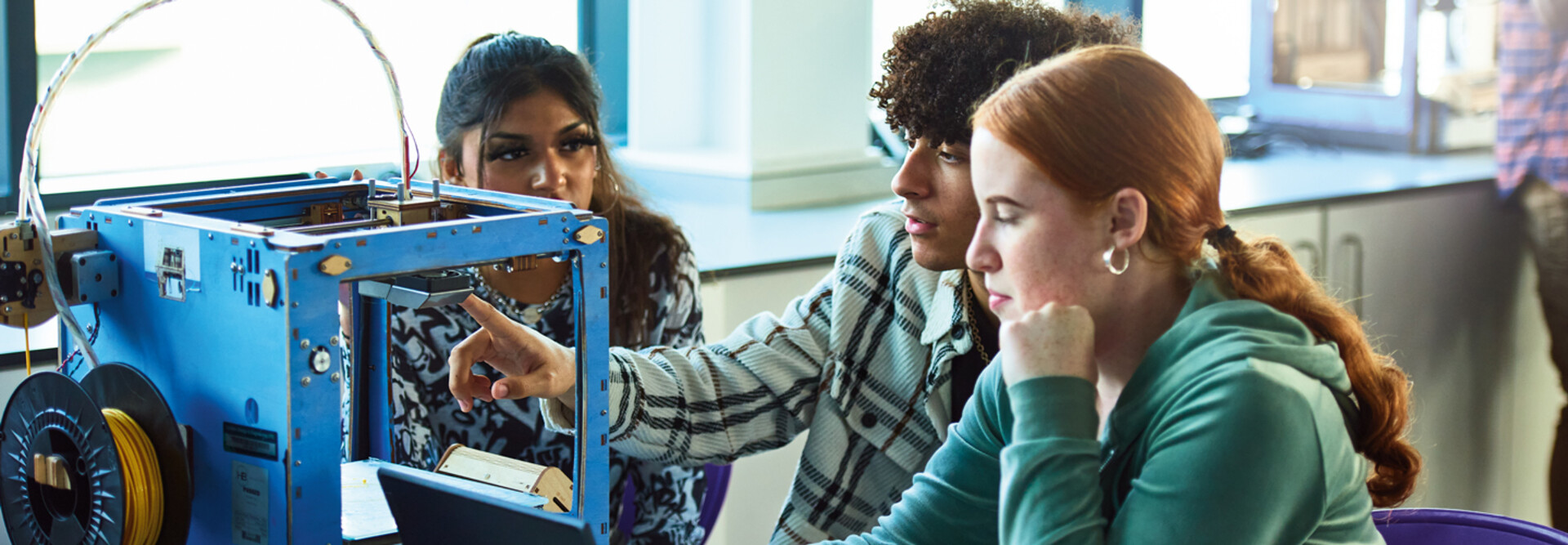 k–12 students working on school stem vs steam project