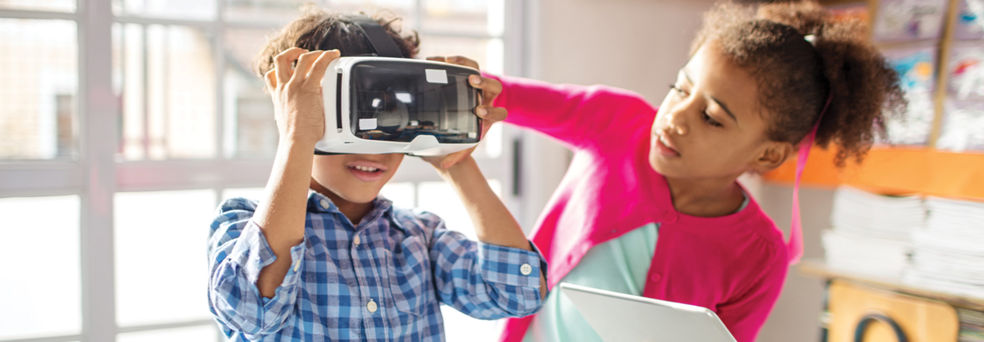kids using vr headset