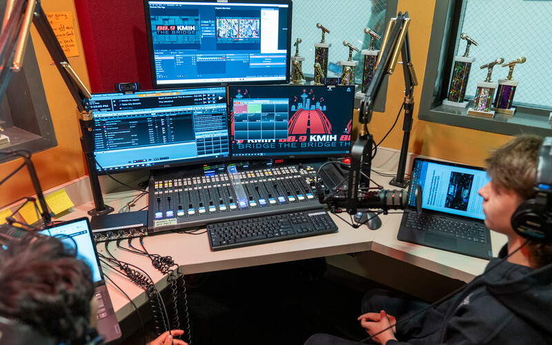 Students working at 88.9 KMIH The Bridge