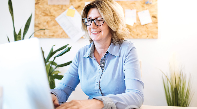 woman using laptop to teach online