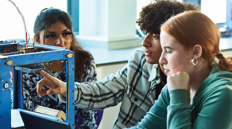 k–12 students working on school stem vs steam project