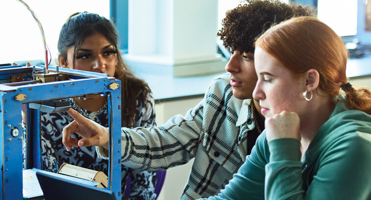 k–12 students working on school stem vs steam project