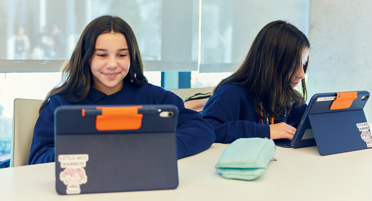 Students using tablets 