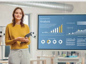 Woman uses data analytics to inform team of IT leaders