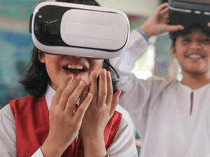 Students using VR in classroom