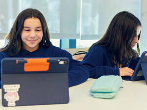 Students using tablets 