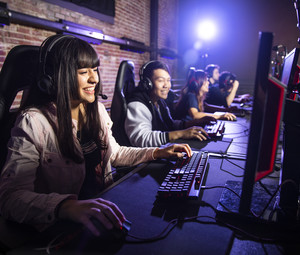 students playing e-sports